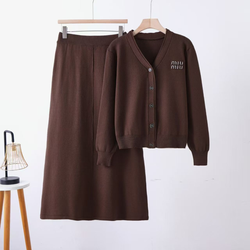 Двупартиен комплект: плетен кардиган и пола до средна дължина, дълги ръкави, полиестер 95%+, есен 2025, елегантен офис стил