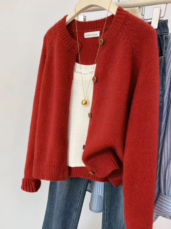 Вълнен кардиган, реглан ръкави, кръгла яка, свободен силует, средна дебелина