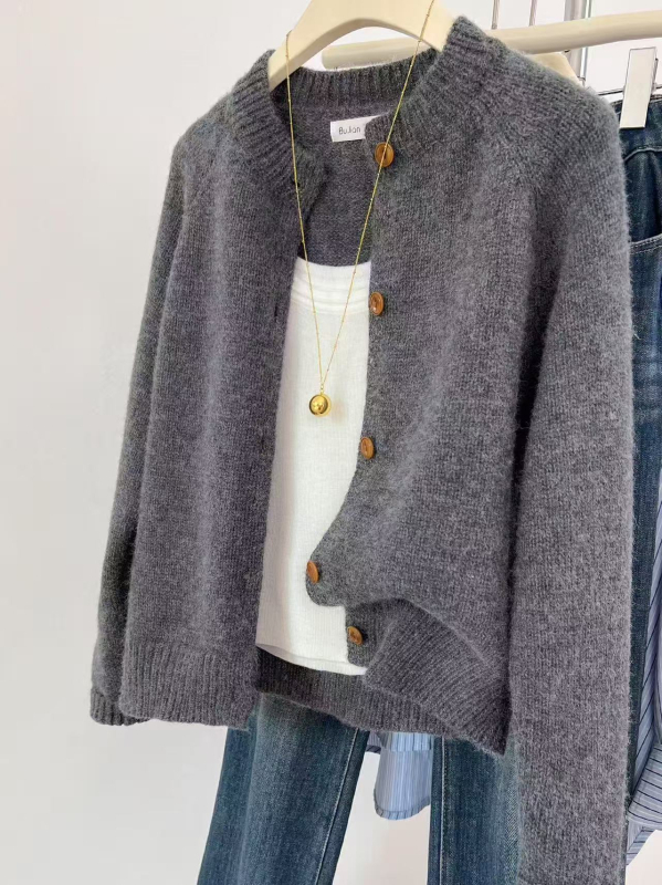 Вълнен кардиган, реглан ръкави, кръгла яка, свободен силует, средна дебелина