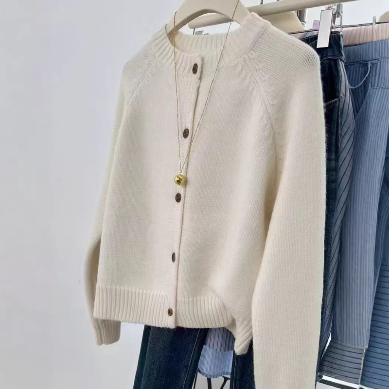 Вълнен кардиган, реглан ръкави, кръгла яка, свободен силует, средна дебелина