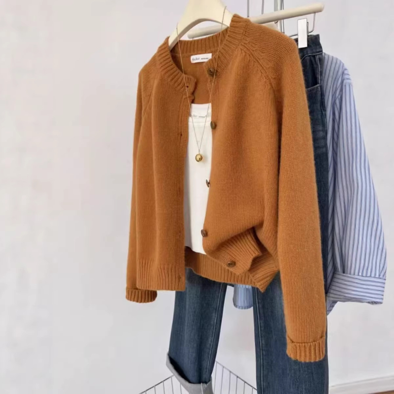 Вълнен кардиган, реглан ръкави, кръгла яка, свободен силует, средна дебелина