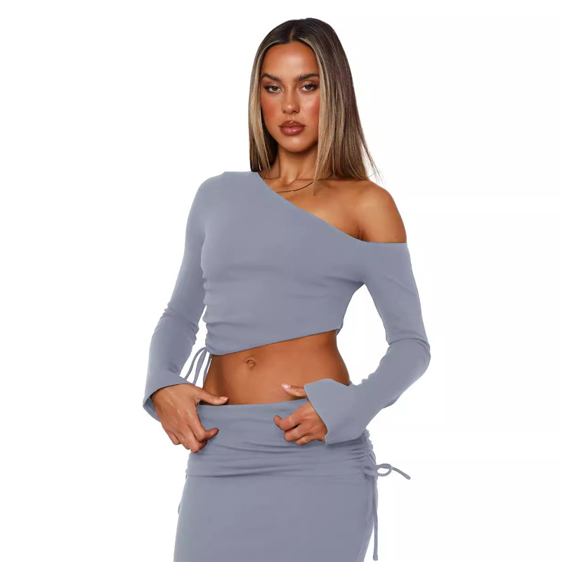 Едноцветен комплект: горнище с дълъг ръкав и връзка за наклонено рамо и дълга пола; плат: млечна коприна; полиестер 80-90%, спандекс <30%; стил: елегантен градски