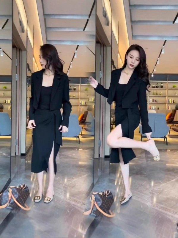 Divdaļīgs sieviešu kostīms: top ar garām piedurknēm un midi svārki ar atvērumu, vienkrāsains poliesters, 70–80% poliestera saturs, biroja ikdienas stilam