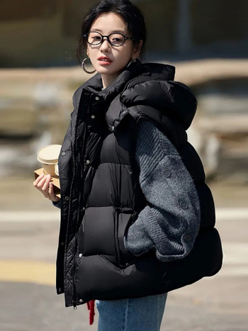 Дамска пухена жилетка с качулка, полиестрова основа, пълнител: гъши пух, кашмир съдържание 51–55%, цип, Regular fit