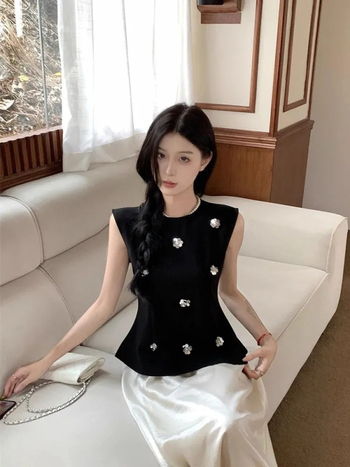 Двукомпонентен комплект: безръкав топ с цветя от мъниста и дълга пола с висока талия, лято 2025