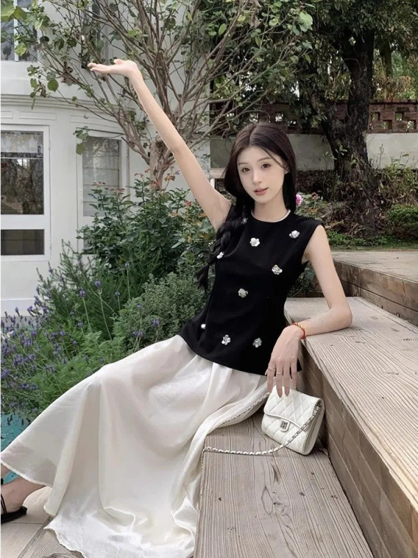 Двукомпонентен комплект: безръкав топ с цветя от мъниста и дълга пола с висока талия, лято 2025