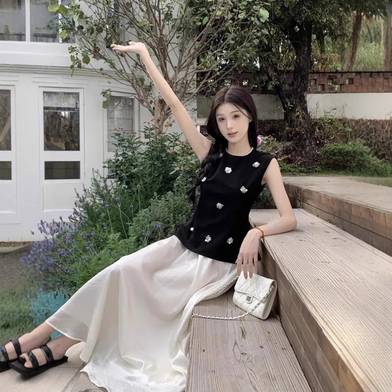 Двукомпонентен комплект: безръкав топ с цветя от мъниста и дълга пола с висока талия, лято 2025