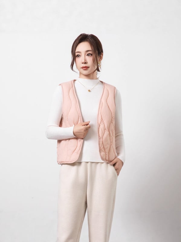 Ženski najlonski prsluk s punom od perja i pamuka, fleece podstava, V izrez, kratak kroj, tri gumba