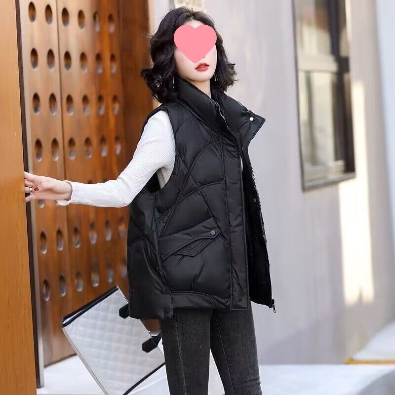 Ženska vesta s bijelim pačjim perjem, slobodan kroj, ultra kratka duljina do 40 cm, stojeći ovratnik, Chenille tkanina s elastanom, udjel perja 81–85%