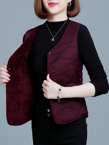 Ženska vest s pamuk punjenjem; poliester tkanina; prugasti/karirani uzorak; okrugli ovratnik; kopčanje s kopčama