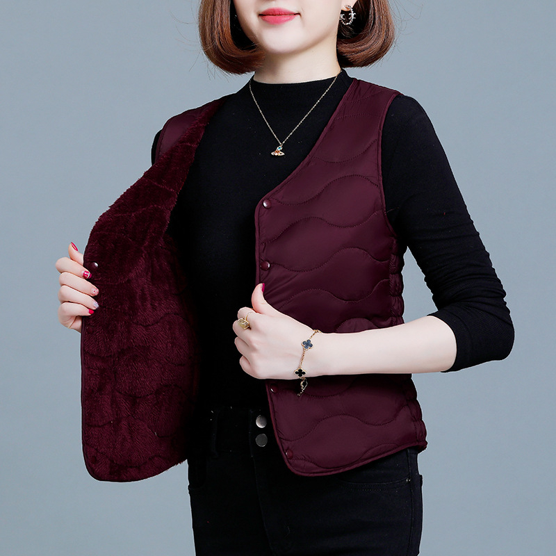 Ženska vest s pamuk punjenjem; poliester tkanina; prugasti/karirani uzorak; okrugli ovratnik; kopčanje s kopčama