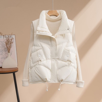 Ženska vesta sa stojećim ovratnikom, A-linijski kroj, poliester tkanina 90–95%, ispuna: Chiasa