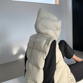 Ženski prsluk od puhastog materijala s kapuljačom, zatvarač, 86–90% bijelog patka perja, srednja debljina, poliester tkanina