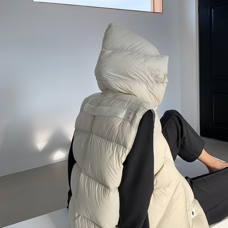 Ženski prsluk od puhastog materijala s kapuljačom, zatvarač, 86–90% bijelog patka perja, srednja debljina, poliester tkanina