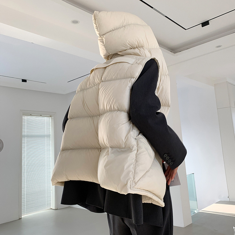 Ženski prsluk od puhastog materijala s kapuljačom, zatvarač, 86–90% bijelog patka perja, srednja debljina, poliester tkanina