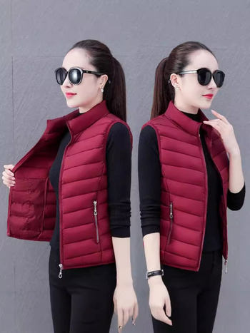 Ženska vesta od poliester materijala, uski kroj, stojeći ovratnik, zatvarač, punjenje poliester-pamuk