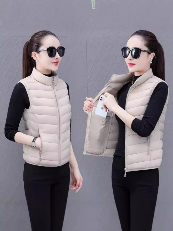 Ženska vesta od poliester materijala, uski kroj, stojeći ovratnik, zatvarač, punjenje poliester-pamuk
