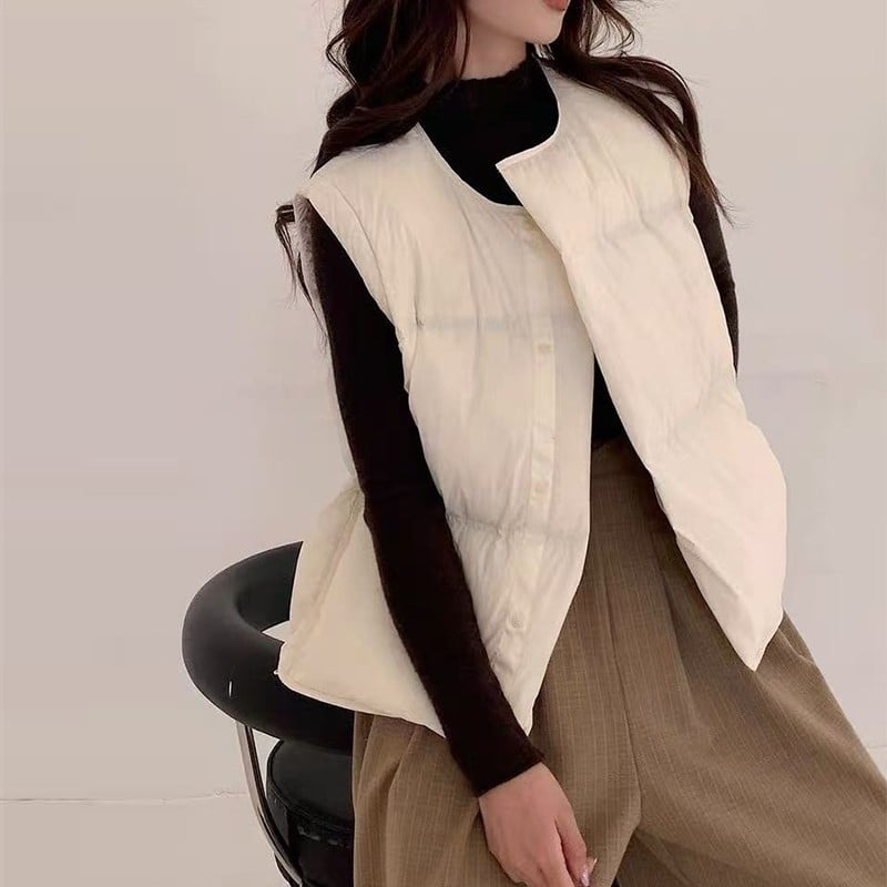 Zimska vuna vest s kapuljom – punilo: Duck down 86–90%, materijal: poliester, slobodan kroj, zatvaranje jednim gumbom