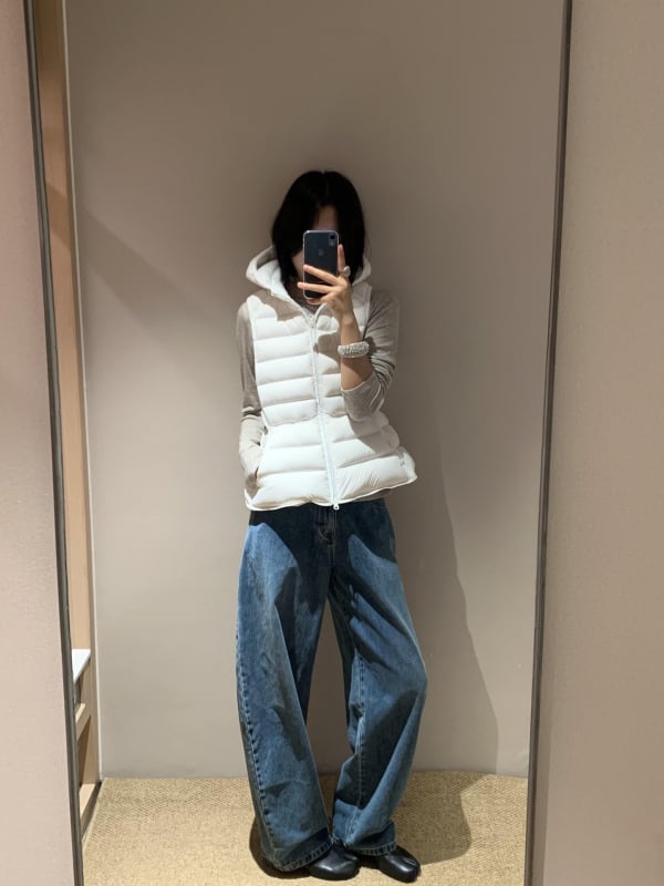 Ženski prsluk s kapuljom u korejskom stilu, najlonska tkanina s punjenjem od bijelog gusjeg perja, srednja duljina.