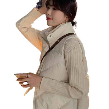 Pufasta vesta sa stojećim ovratnikom, opuštena duga silueta, proljeće 2025