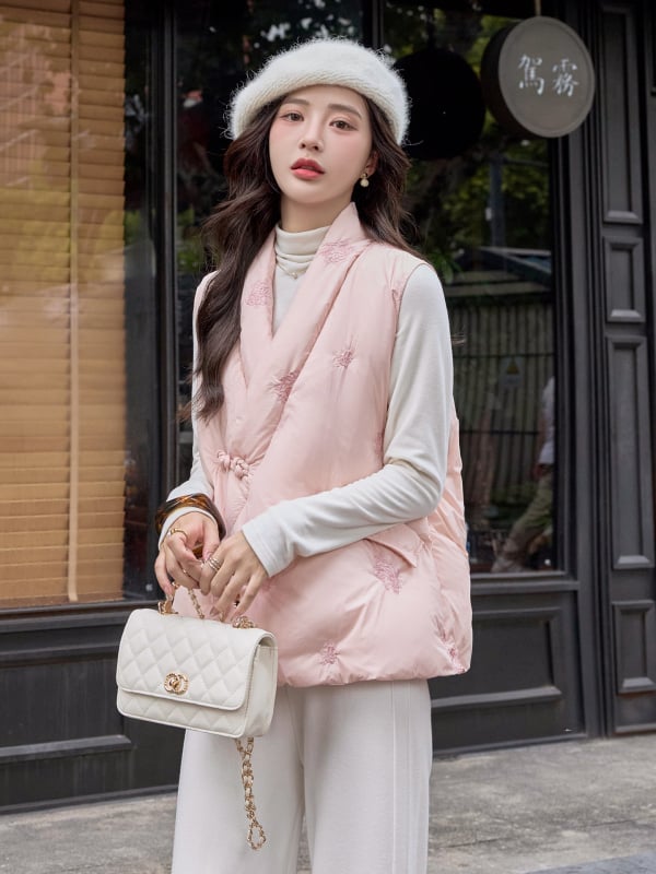 Down prsluk s V izrezom, punilo od bijelog patka, 86–90% udjela perja, 51–100 g punjenja, slobodan kroj