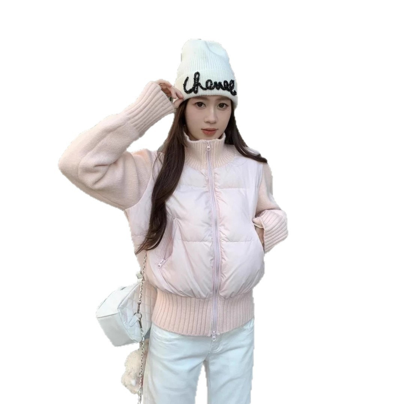 Ženska jakna od perja bijele patke, s pletenim rukavima, sadržaj perja 96%+, V-izrez i zatvarač