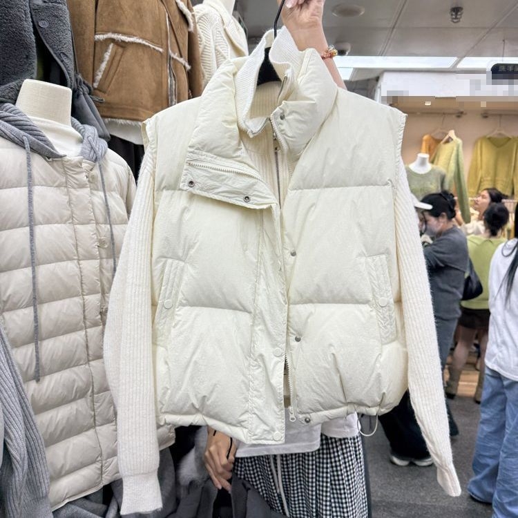 Sieviešu bez piedurknēm veste ar stāvu kaklu, rāvējslēdzēja aizdare, vienkrāsains modelis, pildījums no poliestera un kokvilnas, galvenā auduma sastāvs: poliesters