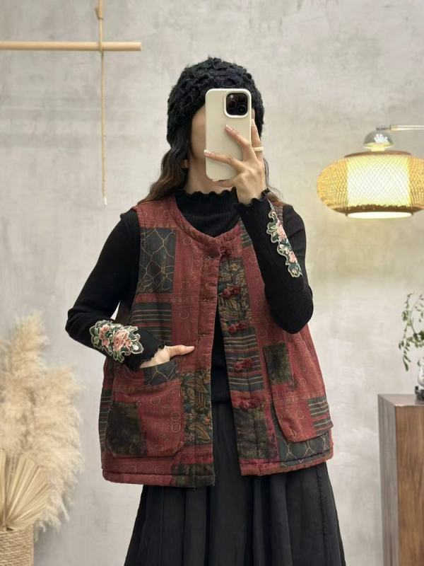 Pamuk kvilirani prsluk, retro kardigan stil, okrugli izrez, punjenje od pamuka s perjem, sadržaj pamuka 50–70% (Jesen 2025)