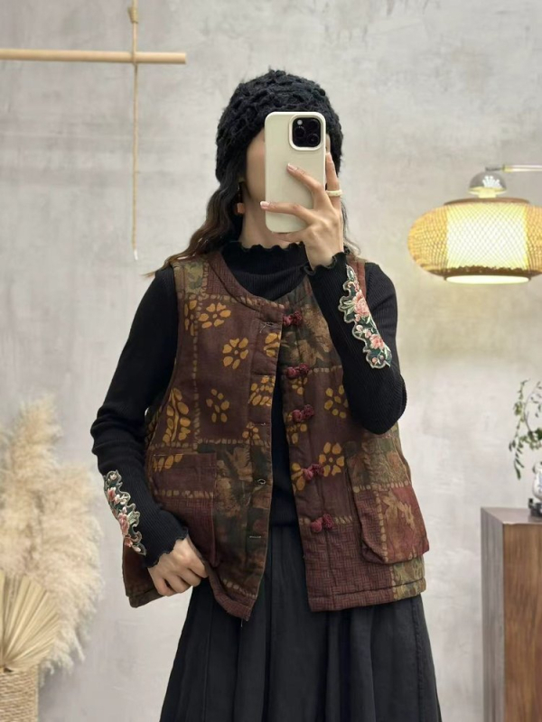 Pamuk kvilirani prsluk, retro kardigan stil, okrugli izrez, punjenje od pamuka s perjem, sadržaj pamuka 50–70% (Jesen 2025)