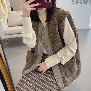 Sieviešu kokvilnas vestjaka, vidēja garuma, silta, apaļš kakls, priekšējais aizdares ar vienu rindu pogu, pildījums kokvilna