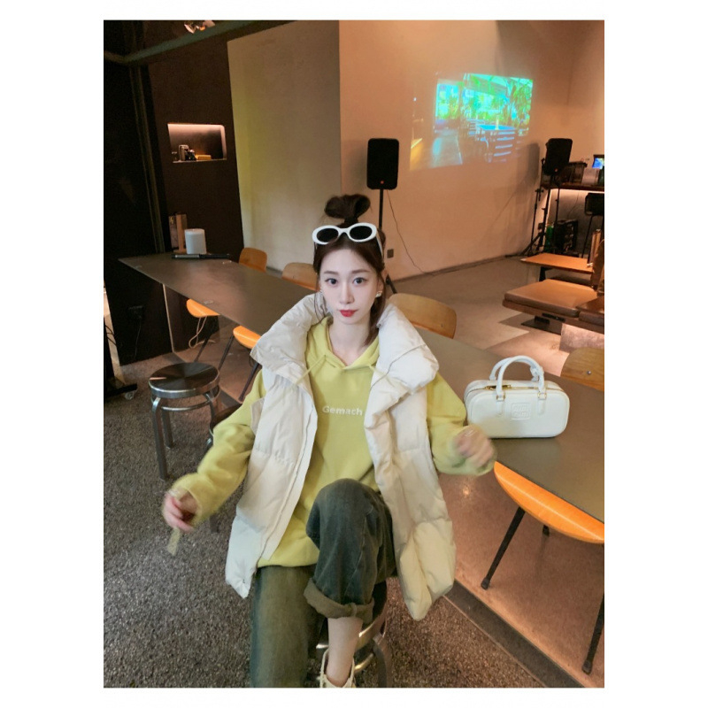 Sieviešu veste no poliestera, pildījums pūka-kokvilna, stāvošā apkakle, rāvējslēdzējs, brīvs piegriezums