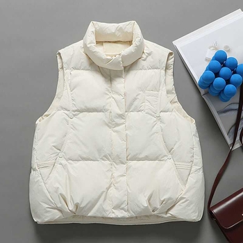 Sieviešu veste no poliesteru ar poliester-kokvilnas pildījumu, stāvošs kakls, rāvējslēdzējs, garums 50–65 cm