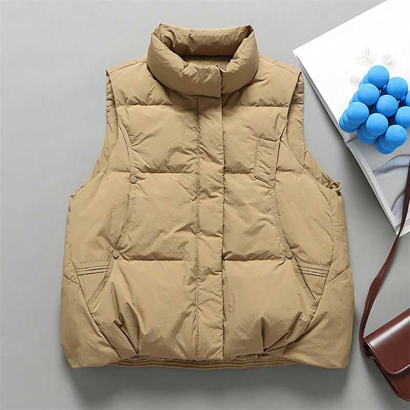 Sieviešu veste no poliesteru ar poliester-kokvilnas pildījumu, stāvošs kakls, rāvējslēdzējs, garums 50–65 cm