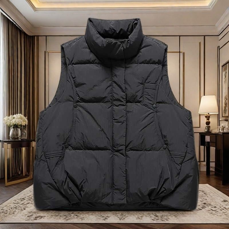 Sieviešu veste no poliesteru ar poliester-kokvilnas pildījumu, stāvošs kakls, rāvējslēdzējs, garums 50–65 cm