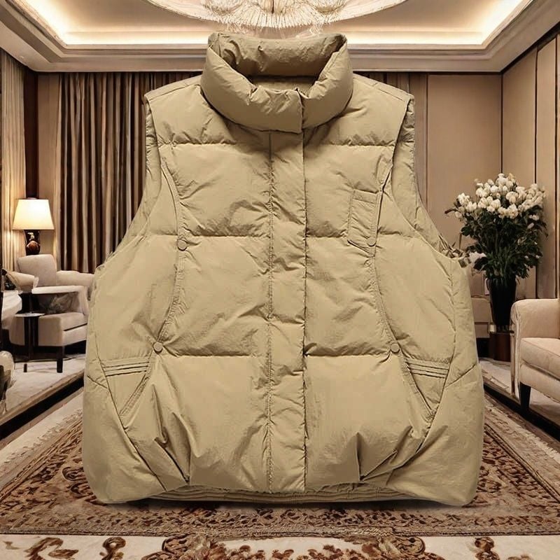 Sieviešu veste no poliesteru ar poliester-kokvilnas pildījumu, stāvošs kakls, rāvējslēdzējs, garums 50–65 cm