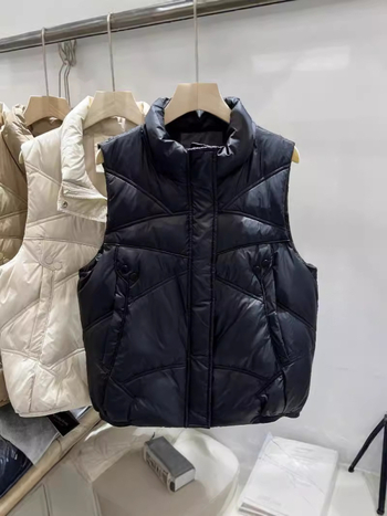 Dámska vesta s výplňou z páperia a bavlny, stojací golier, zips, polyester, stredná dĺžka (50–65 cm)