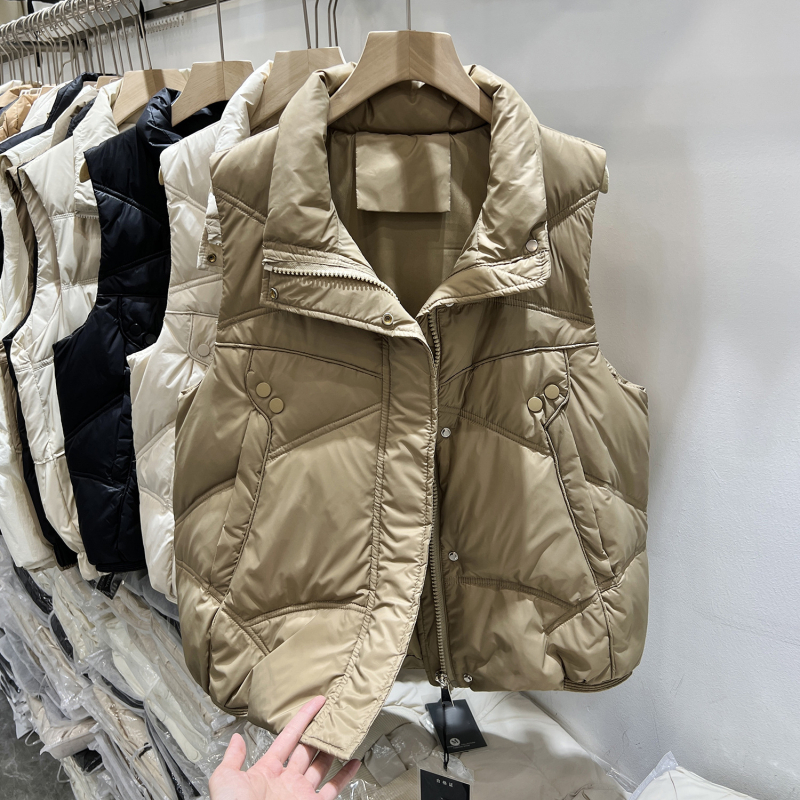 Dámska vesta s výplňou z páperia a bavlny, stojací golier, zips, polyester, stredná dĺžka (50–65 cm)
