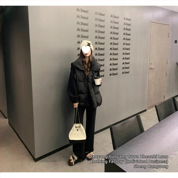 Sieviešu vestes ar stāvošu apkakli un rāvējslēdzēju, brīvs piegriezums, pūka-pamatu pildījums, poliestera audums