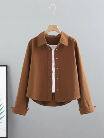 Moteriška džinsinė striukė, laisvas kirpimas, ilgos rankovės, polo apykaklė, ilgis 50–65 cm, japonų-korejiečių laisvas stilius