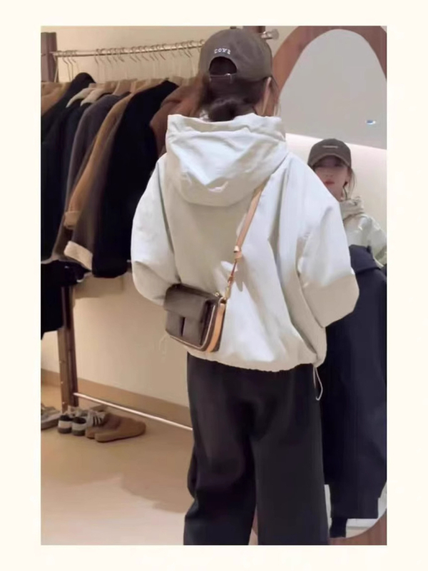 Dámska prešívaná bunda s kapucňou, polyester, hrubá, voľný strih, zips