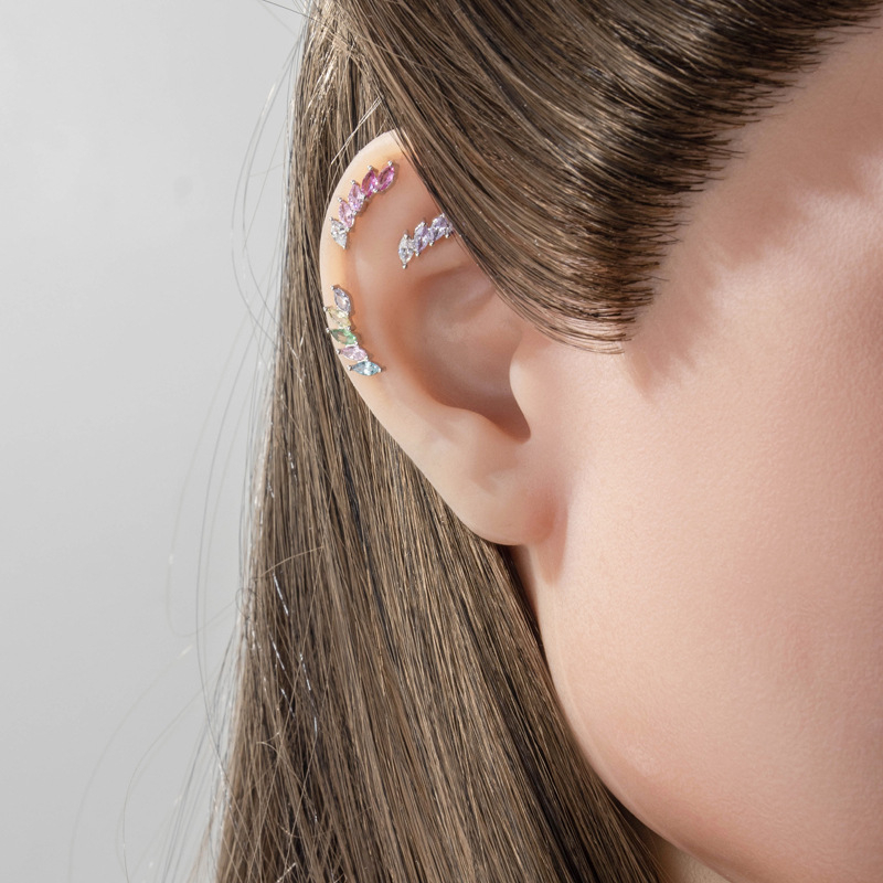 Piercing z kostnej časti ucha, geometrický tvar U, kovový materiál, diamantové spracovanie, unisex vintage štýl, biele zirkóny