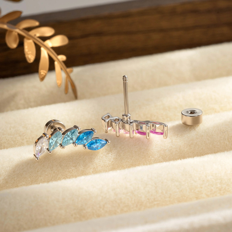 Piercing z kostnej časti ucha, geometrický tvar U, kovový materiál, diamantové spracovanie, unisex vintage štýl, biele zirkóny