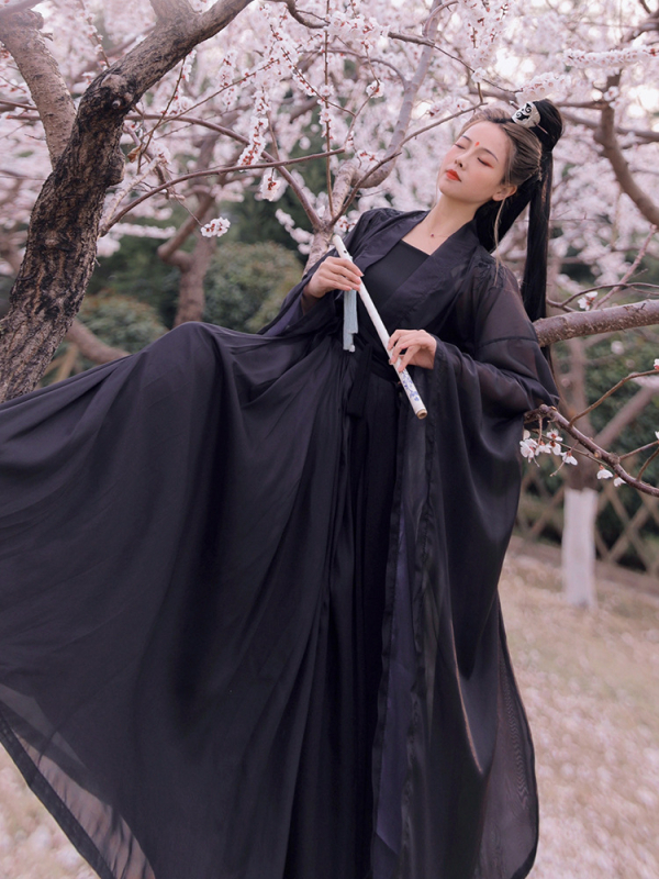Hanfu set: preklopni ovratnik, top do struka s velikim rukavima i širokom suknjom, crno-bijeli, ljetni eterični zen dojam; vezenje na smjesi kemijskih vlakana, glavni udio spandex 90–95%; pogodna za Hanfu; proljeće 2021.