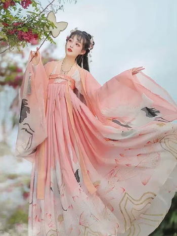 Hanfu trojdielny set pre ženy, čínskeho štýlu, éterické voľné rukávy (polyester; obsah látky 80–90%; jar 2025)