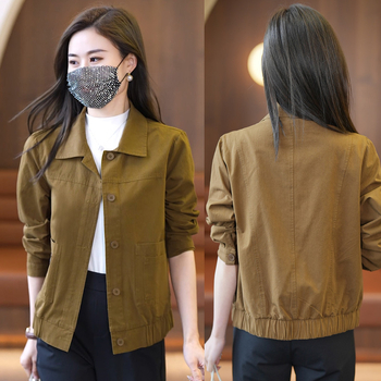 Moteriška medvilninė džinsinė striukė — laisvas kirpimas, apykaklė su reveru, ilgomis rankovėmis, vieno įrišimo užsegimas, 90–95% medvilnė