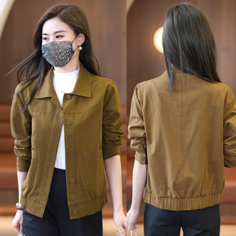 Moteriška medvilninė džinsinė striukė — laisvas kirpimas, apykaklė su reveru, ilgomis rankovėmis, vieno įrišimo užsegimas, 90–95% medvilnė