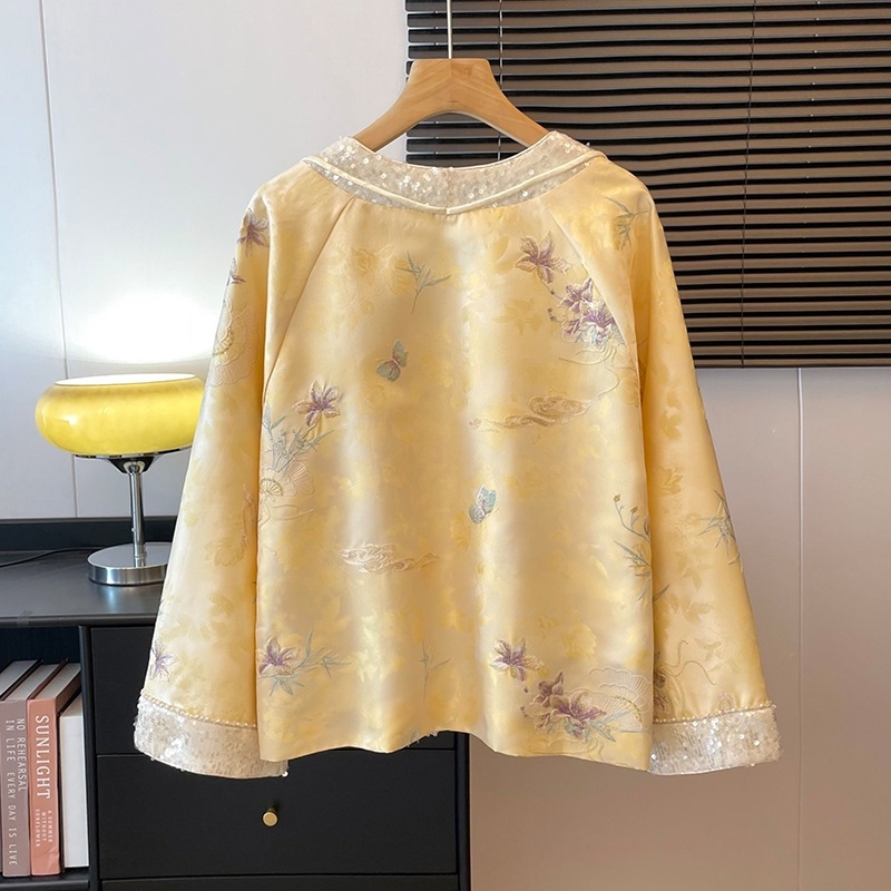 Dvodijelni set: top s trakama od satena, šljokice i detalji kineskih čvorova — pamuk i poliesterska smjesa, poliester <30%