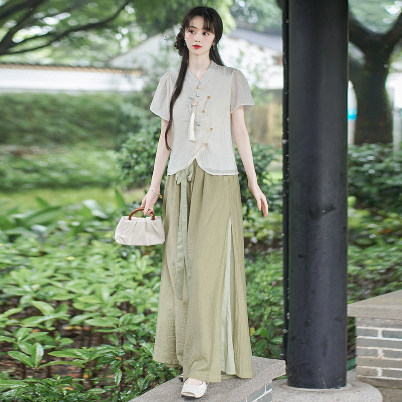 Комплект с бродирано сако в китайски стил и широки панталони, хански елементи, плат: памучна прежда; основна тъкан: памук; съдържание на памук 30–50%