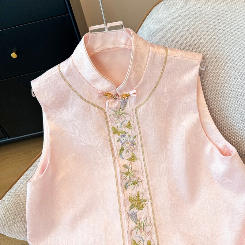 Set Hanfu od dva dijela: prsluk s perima noja i teškom žakardnom vezom te pločastim gumbima; pamut-poliester mješavina; glavna tkanina poliester; univerzalni model; sadržaj glavne tkanine ispod 30%