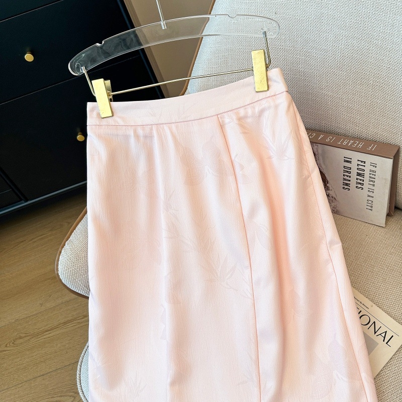 Set Hanfu od dva dijela: prsluk s perima noja i teškom žakardnom vezom te pločastim gumbima; pamut-poliester mješavina; glavna tkanina poliester; univerzalni model; sadržaj glavne tkanine ispod 30%